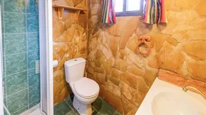 Elegante villa con piscina e vista sulle montagne - Image 4