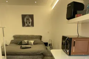 1 Bed Studio - Sleeps 2 - Smoking - Parking - Wifi - Image 3