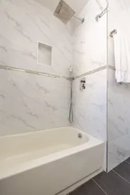 LUXE 3BD/2BA 29 min>NYC w/Parking & deck  - Image 3