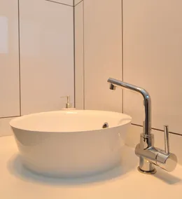 Relaxed, beachy 2 bed apartment, only 1.9kms from the beach, close to shops - Image 3