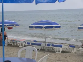 Charmante maison climatisée à 5 min à pieds de la mer - Image 2
