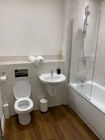 Spectacularly furnished two bed flat with balcony - Image 3