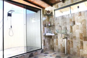 Small self-catering bungalow - Image 4