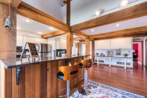 Luxurious farmhouse with breathtaking views on sprawling 14-acre farm - Image 2