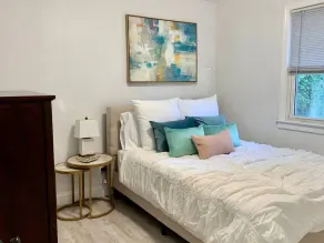 Beautifully decorated1BR Apartment - Full Kitchen, Private Backyard & Fire Pit! - Image 4