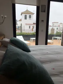Villa de luxe dans le centre ville WIFI piscine, climatisation et parc gratuit - Image 3