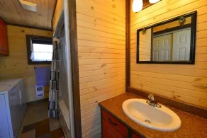 A cozy rustic cottage with a short walk to a fantastic beach in Seaview, PEI - Image 3