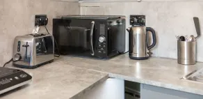 James' Place Dowlais Self Catering Studio 3 Sioni - Image 4