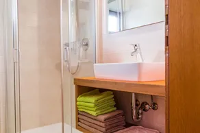 Appartement 'Ferienwohnung Lanz 2' avec vue sur les montagnes, jardin privé et Wi-Fi. - Image 2