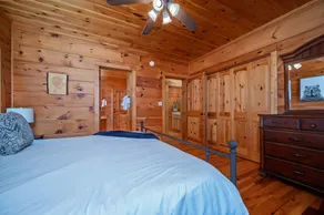 Charming 4BR Cabin with Dynamic Mountain Views - Image 2