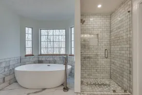 Blue Manor Luxury Home *15 min. from Airport* - Image 2