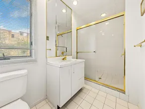 6 BEDROOMS ON PRIVATE LANE! - Image 2