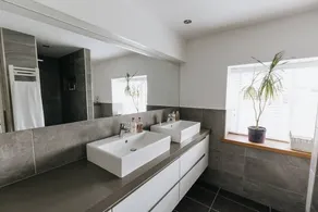 Beautiful Two Bedroom Cottage with Amazing Views - Image 2