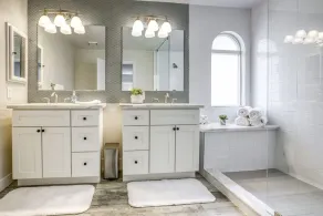 Modern, Fully Renovated 4 Bedroom House - Image 4