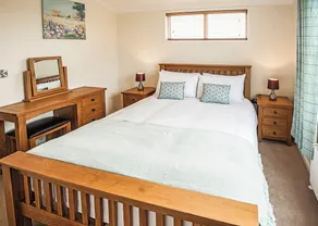 Contemporary lodge furnished to a very high standard. - Image 2