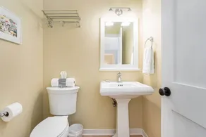 The Hampton: 2BR Beachy Townhome Sleeps 8 | Pool, Hot Tub, Free Golf, Near Lake Michigan - Image 4