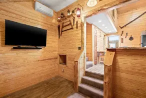 Cozy Apt w/Master BR + 2 Bed Kids Loft. Covered Parking/Deck/BBQ area & Firepit - Image 2