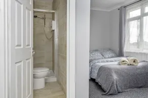 Shirley House 2 Guest House Self Catering by Southampton General Hospital  - Image 3