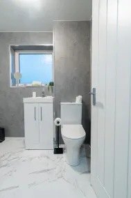 Refreshing Modern Apartment in Renfrewshire - Image 2