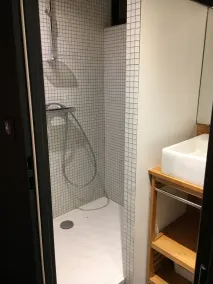 modernt \"grönt hus\" hus i skogen - Image 3