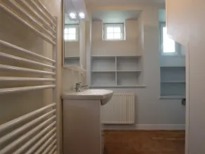 Maison Familiale Spacieuse avec Jardin et Cheminée – Animaux Bienvenus, Barbecue et WiFi Inclus - Image 4