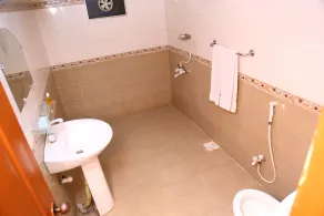 LUXURY INN - FAMILY ROOM - Image 3