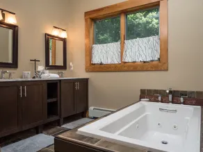 Stunning views, luxurious home, heated pool, hot tub, games - Image 4