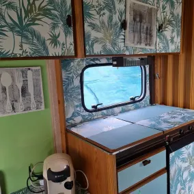 Zen caravan in a small private garden - Image 3