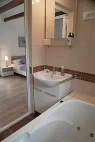 Villa with heated pool! Enjoy in beautiful sight to the sea, mountains and river - Image 4