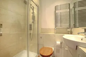 17th Century country  Farmhouse stylishly finished, set in picturesque village - Image 3