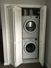 Condo de luxe, récemment rénové, grand salon et salle à manger, 2 chambres, 3 salles de bain - Image 2