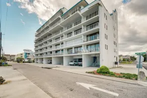 Bright Carolina Beach Condo: Public Beach On-Site - Image 4