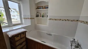 Hillside Cottage - Image 4