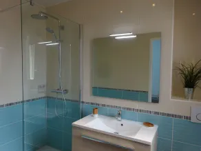80m² apartment with south-facing terrace, sea and harbor view - Image 2