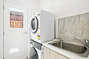 Spacious 4-Bed Home with Private Outdoor Area - Image 2