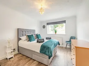 2 bedroom accommodation in Herne Bay - Image 5