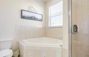 Perfect location: 5 min Raymond James Stadium and 10 min from Tampa Airport - Image 2