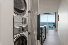 Modern 1-Bed with Tamarama Beach Views - Image 2