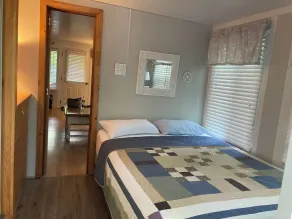 Point Sebago 3 BR, 1.5 bath Maine lake cottage near beach on Purple Rd - Image 4