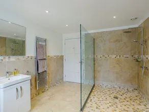 3 bedroom accommodation in Hathersage - Image 5