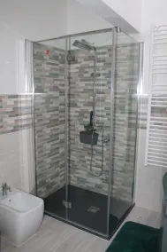 Situata in Zona Centro, Ristrutturata nel 2021 in Stile Contemporaneo - Image 4