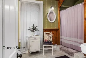 Private 3 room Queen Suite w/Kitchenette - Image 3
