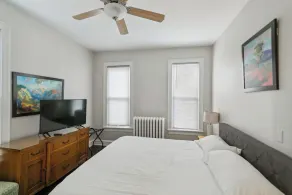 Centrally Located near downtown Libertyville - Image 5
