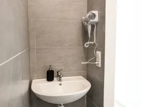 Pleasing 2BR Apt. AKH-Perfect for Groups - Image 4