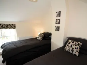 Somer Leyton Cottage - Image 3
