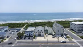 Oceanfront! Fenced in back yard! Pet Friendly! Come visit anytime👍 - Image 2