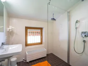 Group home with terrace, balcony and ski storage - Image 5