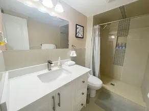 Spacious Main Floor With 3Beds - Image 4