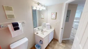 Spacieux appartement en copropriété entièrement équipé avec jacuzzi, piscine et sauna | À côté de la plage - Image 2