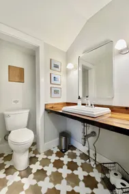 Cape Cod Beach Cottage · Sleeps 10 · Walk to Nantucket Sound · West Harwich - Image 5
